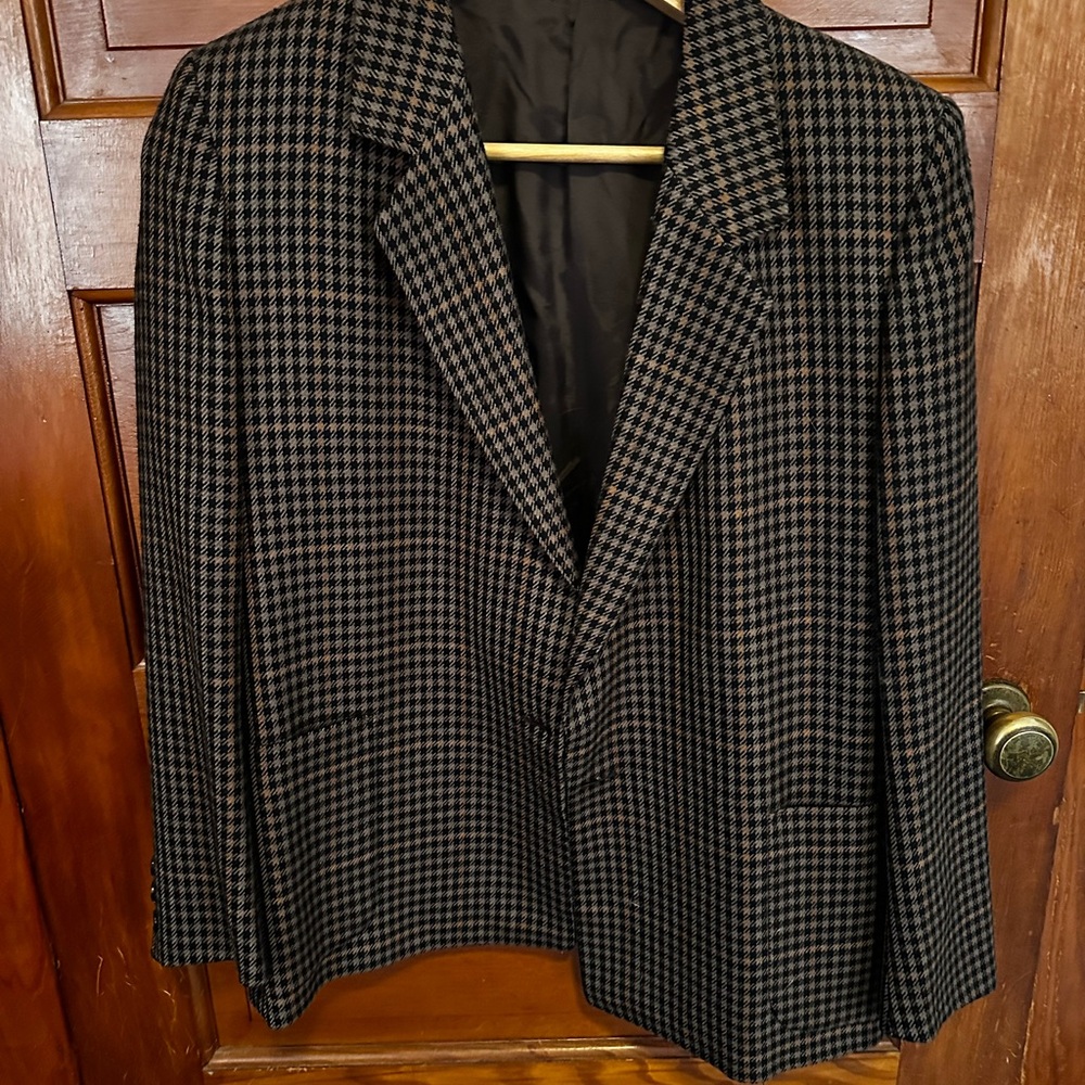 Burberry Houndstooth Blazer - Black and Brown 
Length is 25 in